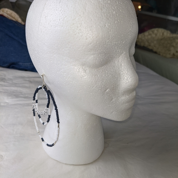 Free People NWT triple hoop bead earrings large navy blue white - Picture 3 of 11